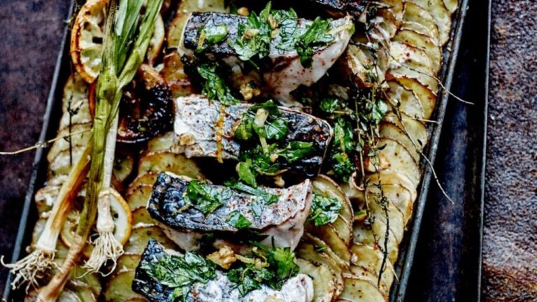 Recette de mulet au four avec pommes de terre - Bon Appétit Français